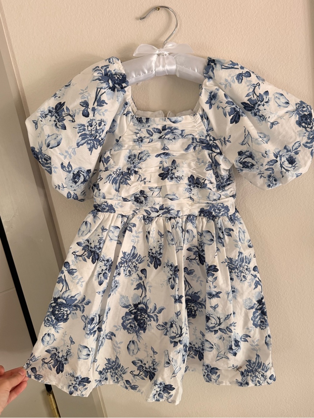 Tahari Girls 4t Puff Sleeve Blue and White Floral Dress